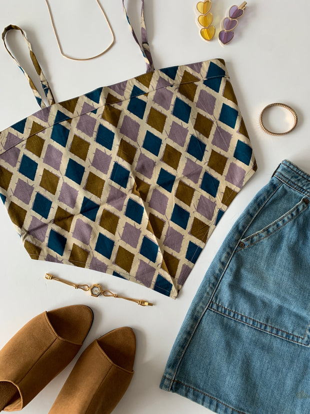 Geometric Knotted Top
